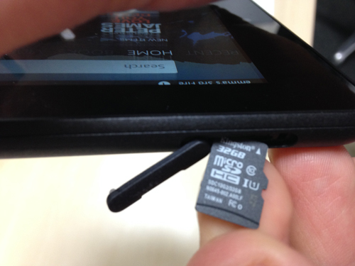 Inserting the Kingston SD card into the Kindle Fire