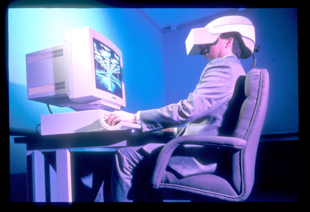 Large, unwieldy 90s vr headset