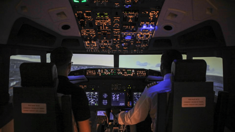 Twin-seat aircraft simulator