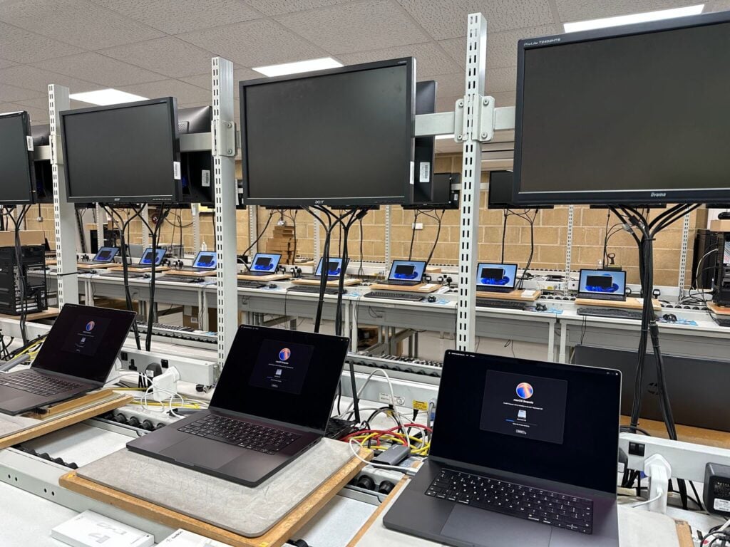 The Laptop Refresh Line: Performance Without the E-Waste