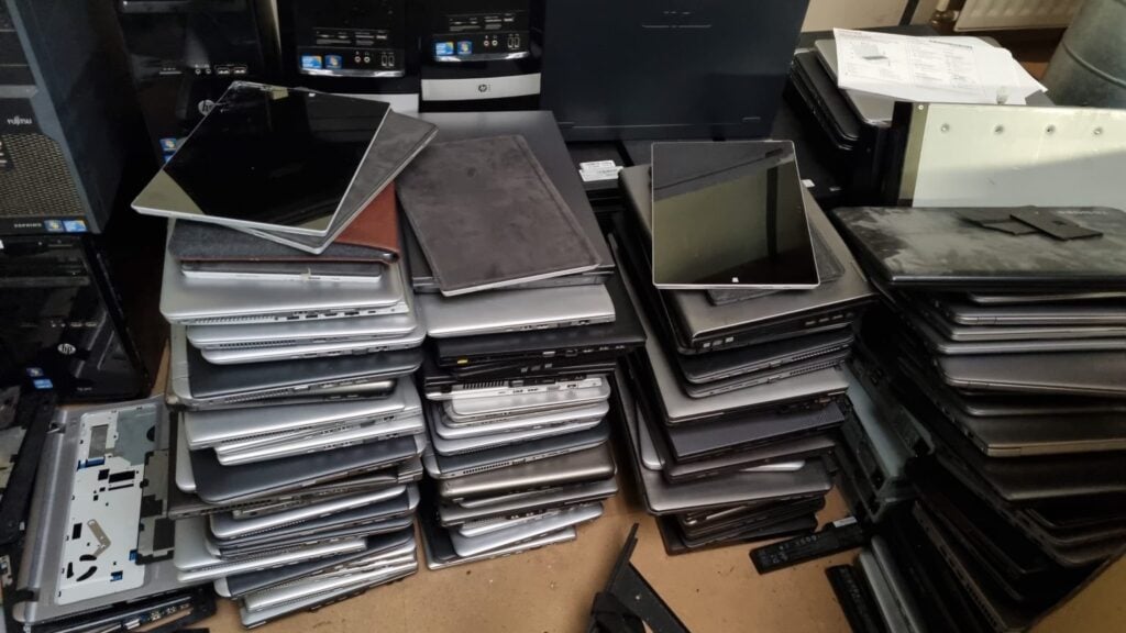 Fitzroy laptop pile 2 1536x864