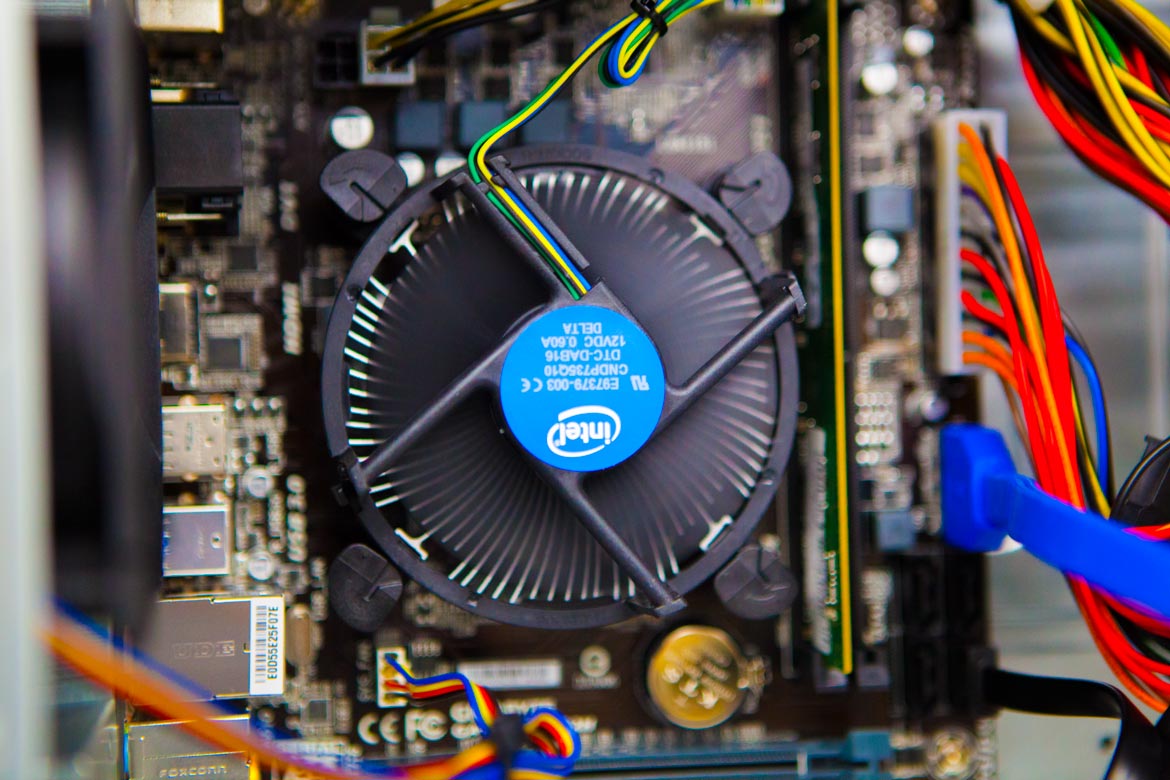 Intel CPU Fan - Chill out with a CPU cooler 